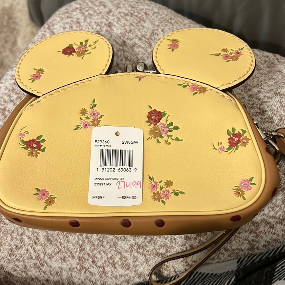 Coach
New with Tags
KISSLOCK WRISTLET WITH FLORAL MIX AND MINNIE MOUSE EARS